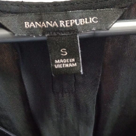 Banana Republic Black Sleeveless Blouse - Picture 2 of 5